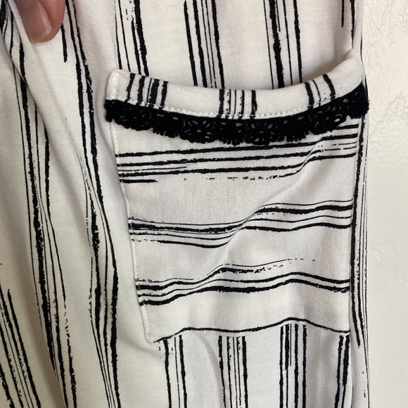 NWOT Jessica Simpson Black And White Jumpsuit Size 2T - Picture 4 of 5